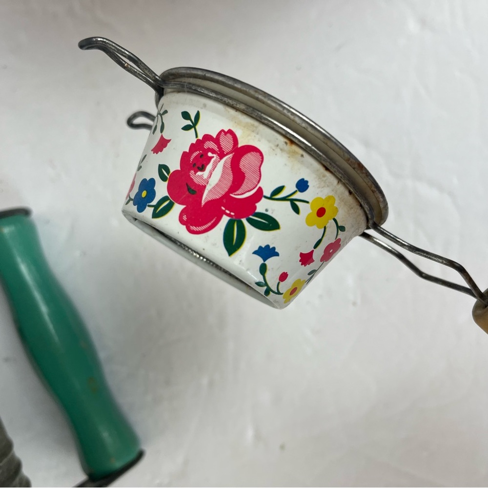 Collection of antique bakeware & kitchenware-prim,kitschy & cottagecore - Picture 11 of 12